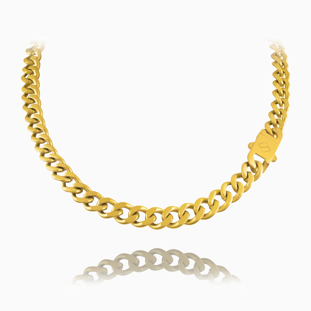 Guldfärgad version av kubansk Majesty kedja, frilagd mot vit bakgrund.#en:color_gold,sv:farg_guld