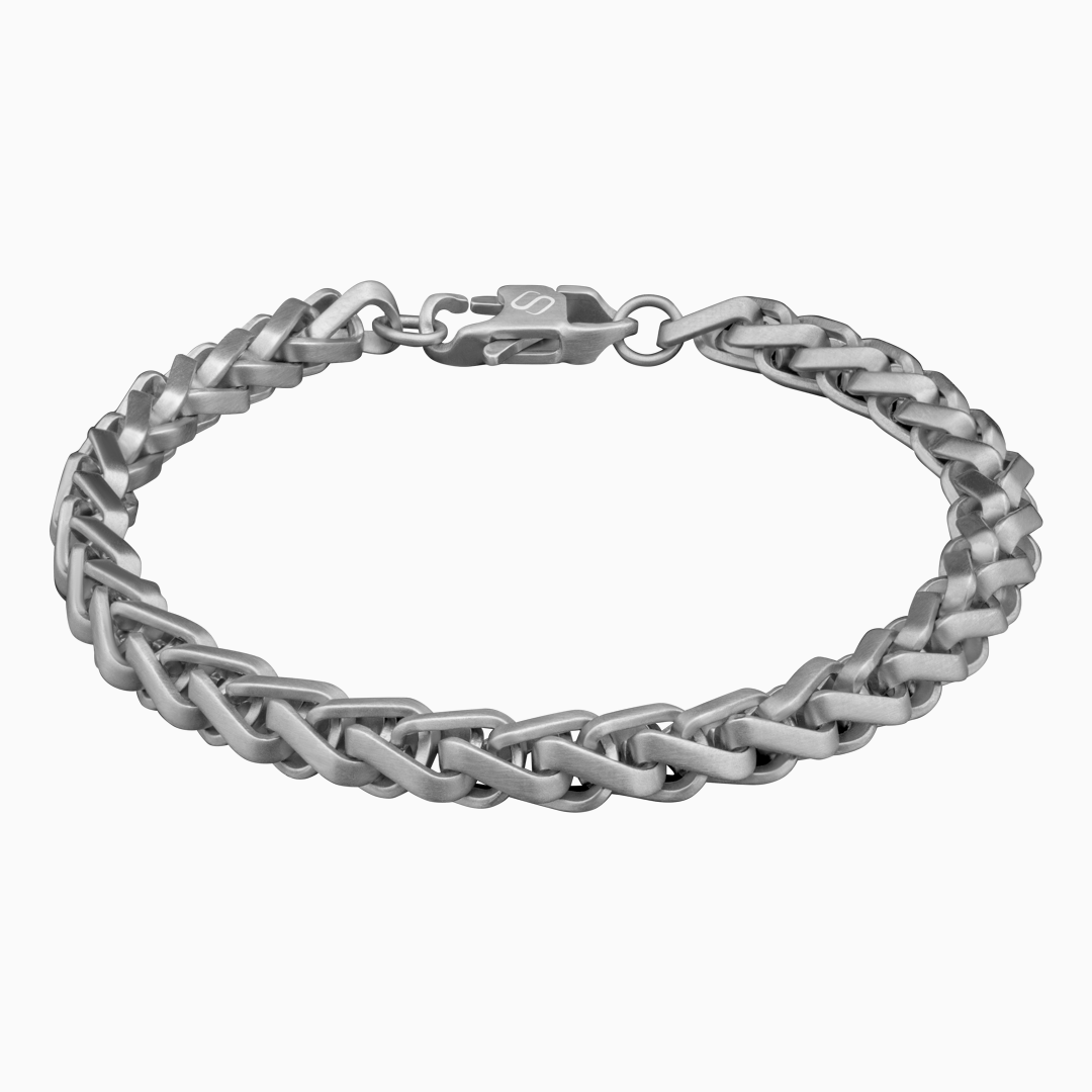 Stilrent vetekedjearmband i silver mot vit bakgrund.#en:color_silver,sv:farg_silver